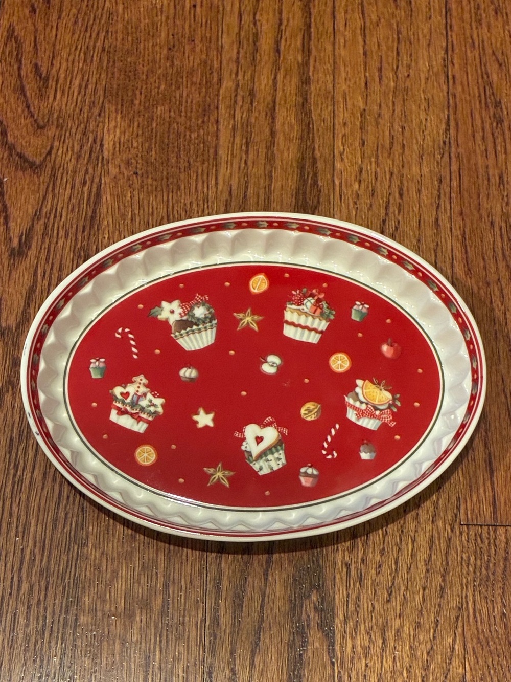 Villeroy & Boch Red and White Holiday Dessert Plate
